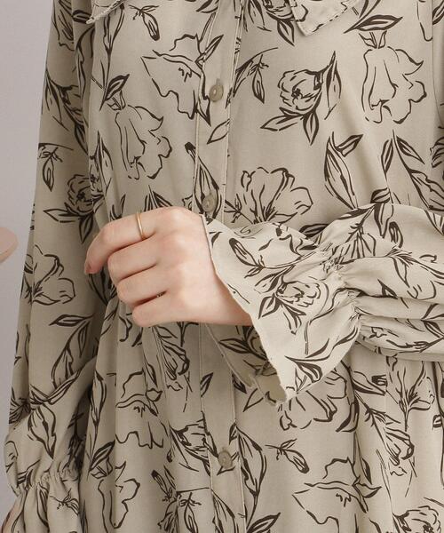 Cutie Blonde(キューティーブロンド)の「◆線画フラワー柄 セーラーカラーワンピース(ワンピース・レディース・ベージュ系/ブラック系・03/02/01)」の8枚目の写真