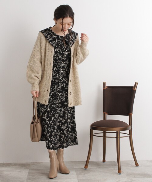 Cutie Blonde(キューティーブロンド)の「◆線画フラワー柄 セーラーカラーワンピース(ワンピース・レディース・ベージュ系/ブラック系・03/02/01)」の13枚目の写真