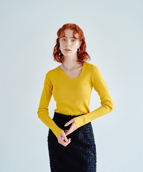 EMMA LIMBER（エマリンバー）の「Wave Neckline Knit Tops（ウェーブネックニットトップス）（ニット/セーター・レディース・ホワイト/イエロー/ブラック/ブルー・FREE）」の4枚目の写真