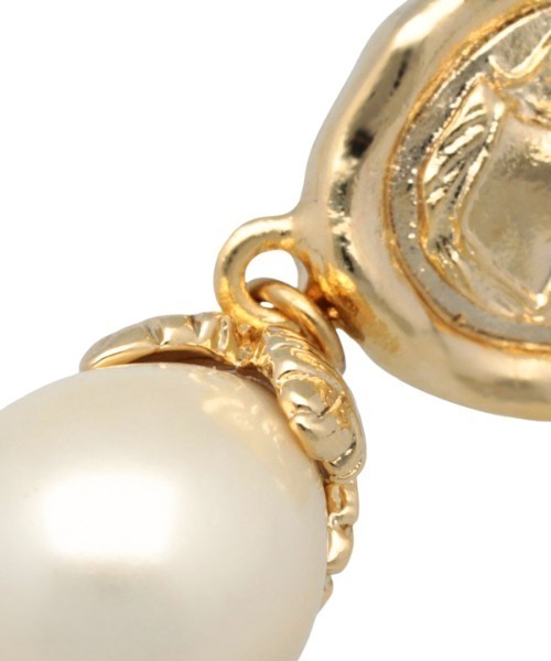 EIMY ISTOIRE（エイミーイストワール）の「コインモチーフパールイヤリング（イヤリング・レディース・ゴールド・FREE）」の5枚目の写真