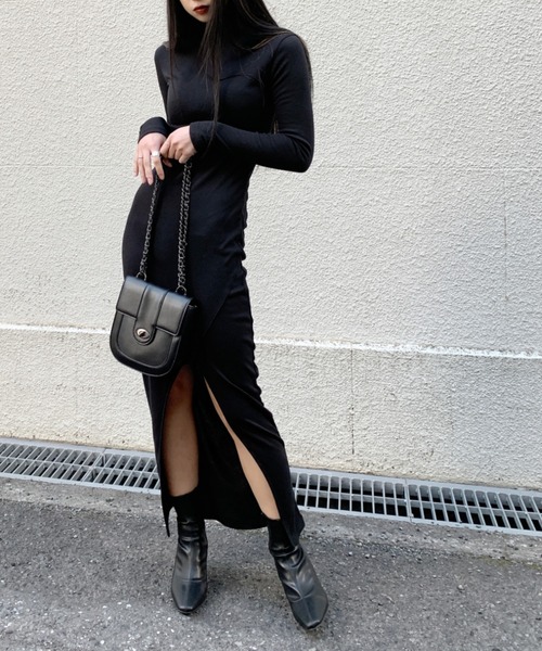 美品 最近モデル ウェーブラインパデッドワンピース 美品 最近モデル ウェーブラインパデッドワンピース XS-Lサイズ