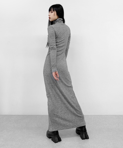 LVEU.（ラブユ.）の「High neck slit design one-piece / ハイネックスリットデザインワンピース（ワンピース・レディース・ブラック/グレー・FREE）」の11枚目の写真