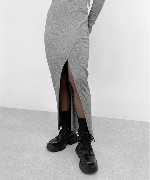 LVEU.（ラブユ.）の「High neck slit design one-piece / ハイネックスリットデザインワンピース（ワンピース・レディース・ブラック/グレー・FREE）」の13枚目の写真