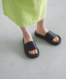 厚底ワンベルトサンダル
