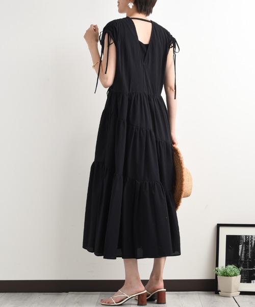 anana(アナナ)の「【anana】シアーサッカーVネックティアードワンピース(ワンピース・レディース・ダークグリーン/ネイビー・FREE)」の2枚目の写真