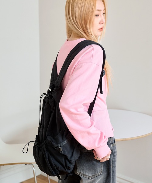 UNE MANSION(ユヌマンション)の「ビッグポケットストリングバックパック(バックパック/リュック・レディース・ブラック/ブルー/ベージュ・FREE)」の9枚目の写真
