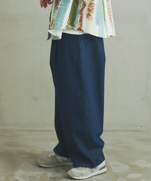 Revo.（レボ）の「Revo. タックワイドバギーシルエット チノパンツ デニムパンツ（チノパンツ・メンズ・ブラック/カーキ/インディゴブルー/ライトインディゴブルー/ベージュ・1/2）」の5枚目の写真