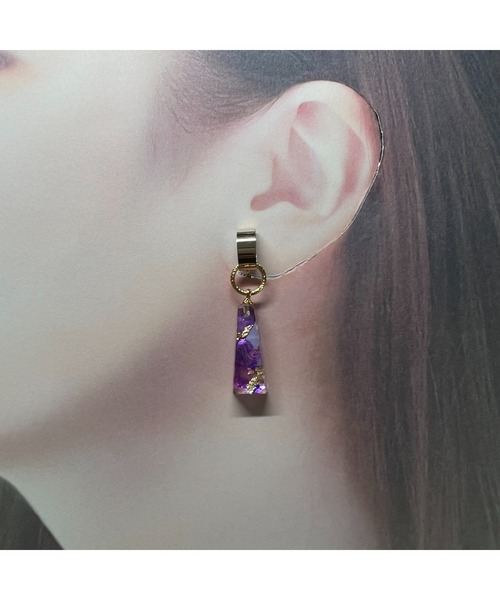 tone(トーン)の「【masamiyabi】シェルのかけら台形ピアス(MA)(ピアス(両耳用)・レディース・ピンク/パープル/ブラウン/ブルー/エメラルドブルー・FREE)」の4枚目の写真