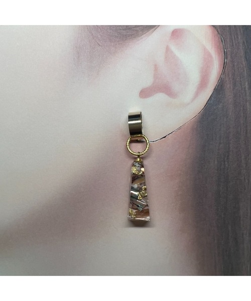 tone(トーン)の「【masamiyabi】シェルのかけら台形ピアス(MA)(ピアス(両耳用)・レディース・ピンク/パープル/ブラウン/ブルー/エメラルドブルー・FREE)」の1枚目の写真