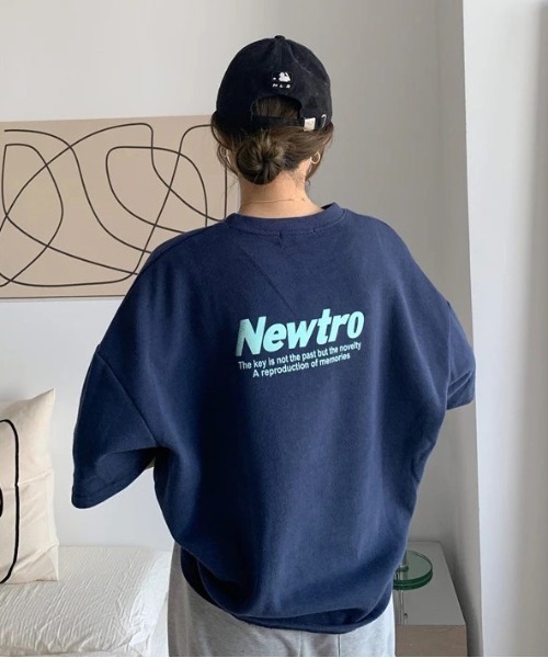 BARELY BLUE（ベアリーブルー）の「【 BARELY BLUE / ベアリーブルー 】 ビッグシルエット Newtro ロゴ Tシャツ（Tシャツ/カットソー・レディース・オフホワイト/ピンク/ネイビー・FREE）」の3枚目の写真