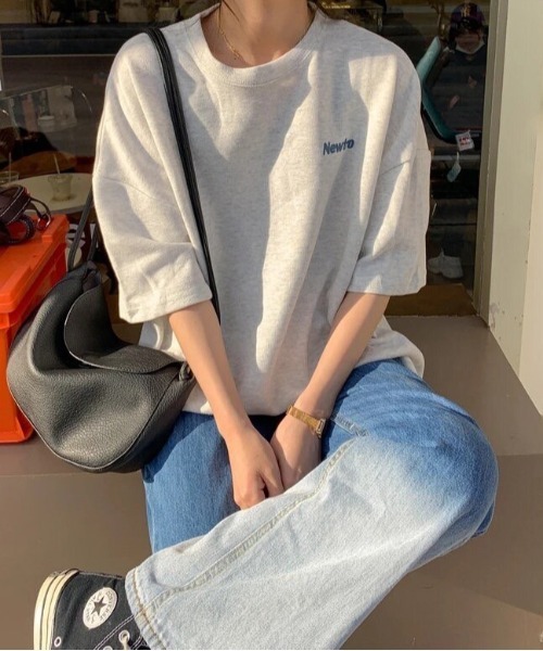 BARELY BLUE（ベアリーブルー）の「【 BARELY BLUE / ベアリーブルー 】 ビッグシルエット Newtro ロゴ Tシャツ（Tシャツ/カットソー・レディース・オフホワイト/ピンク/ネイビー・FREE）」の2枚目の写真