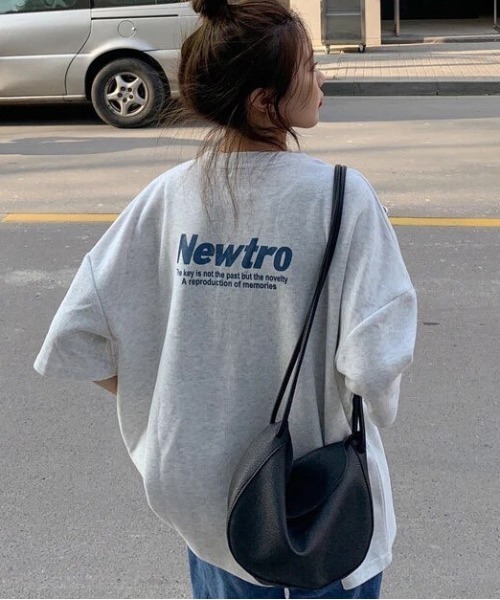 BARELY BLUE（ベアリーブルー）の「【 BARELY BLUE / ベアリーブルー 】 ビッグシルエット Newtro ロゴ Tシャツ（Tシャツ/カットソー・レディース・オフホワイト/ピンク/ネイビー・FREE）」の5枚目の写真