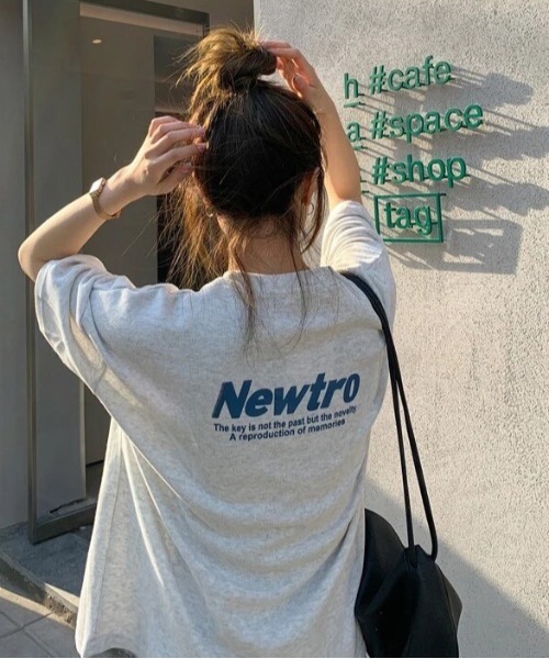 BARELY BLUE（ベアリーブルー）の「【 BARELY BLUE / ベアリーブルー 】 ビッグシルエット Newtro ロゴ Tシャツ（Tシャツ/カットソー・レディース・オフホワイト/ピンク/ネイビー・FREE）」の9枚目の写真
