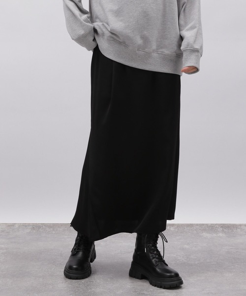 LAKOLE（ラコレ）の「サテンスカート / 972307（スカート・レディース・ダークグリーン/ブラック/グレイッシュベージュ・SMALL/MEDIUM）」の8枚目の写真