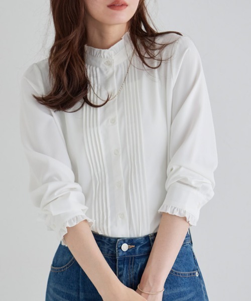 Pierrot（ピエロ）の「フリルネックピンタックブラウス（シャツ/ブラウス・レディース・ネイビー系/オフホワイト/ブラック/ホワイト系/ネイビー/グレー/ライトベージュ・L/M）」の2枚目の写真