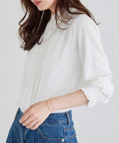 Pierrot（ピエロ）の「フリルネックピンタックブラウス（シャツ/ブラウス・レディース・ネイビー系/オフホワイト/ブラック/ホワイト系/ネイビー/グレー/ライトベージュ・L/M）」の21枚目の写真