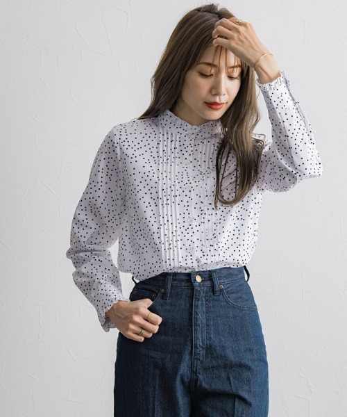 Pierrot（ピエロ）の「フリルネックピンタックブラウス（シャツ/ブラウス・レディース・ネイビー系/オフホワイト/ブラック/ホワイト系/ネイビー/グレー/ライトベージュ・L/M）」の15枚目の写真