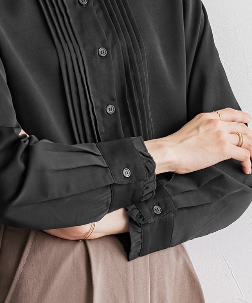 Pierrot（ピエロ）の「フリルネックピンタックブラウス（シャツ/ブラウス・レディース・ネイビー系/オフホワイト/ブラック/ホワイト系/ネイビー/グレー/ライトベージュ・L/M）」の9枚目の写真