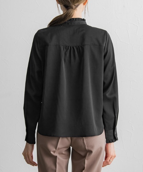 Pierrot（ピエロ）の「フリルネックピンタックブラウス（シャツ/ブラウス・レディース・ネイビー系/オフホワイト/ブラック/ホワイト系/ネイビー/グレー/ライトベージュ・L/M）」の12枚目の写真