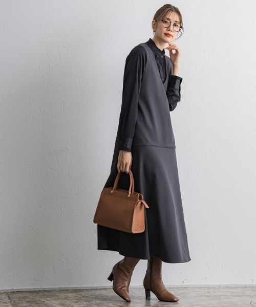 Pierrot（ピエロ）の「フリルネックピンタックブラウス（シャツ/ブラウス・レディース・ネイビー系/オフホワイト/ブラック/ホワイト系/ネイビー/グレー/ライトベージュ・L/M）」の16枚目の写真