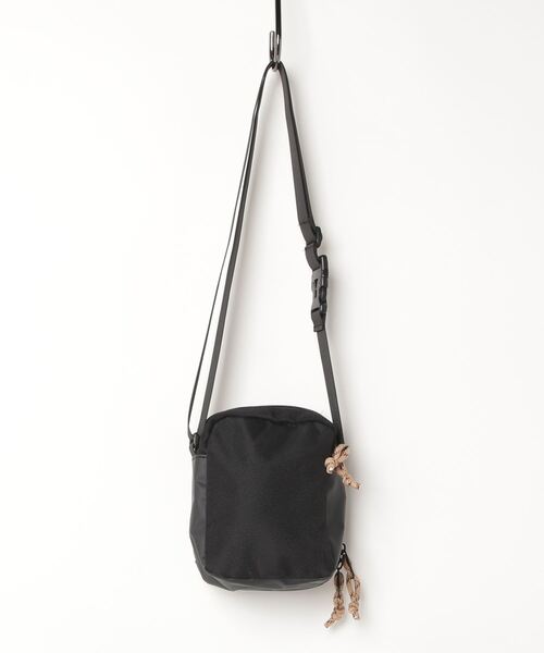 KRIFF MAYER（クリフメイヤー）の「【KRIFF MAYER/クリフメイヤー】ワンポイント マルチミニショルダーバッグ（ボディバッグ/ウエストポーチ・メンズ・ベージュ/ブラック/ダークグリーン・FREE）」の4枚目の写真