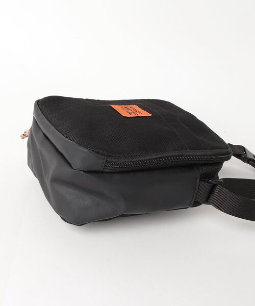 KRIFF MAYER（クリフメイヤー）の「【KRIFF MAYER/クリフメイヤー】ワンポイント マルチミニショルダーバッグ（ボディバッグ/ウエストポーチ・メンズ・ベージュ/ブラック/ダークグリーン・FREE）」の5枚目の写真