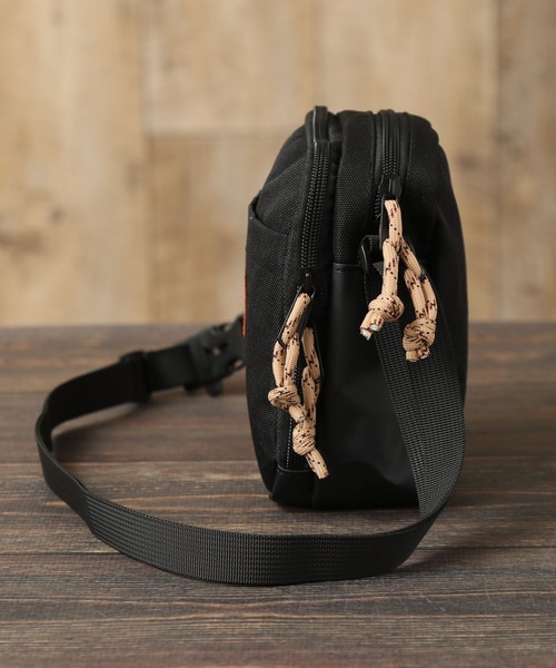 KRIFF MAYER（クリフメイヤー）の「【KRIFF MAYER/クリフメイヤー】ワンポイント マルチミニショルダーバッグ（ボディバッグ/ウエストポーチ・メンズ・ベージュ/ブラック/ダークグリーン・FREE）」の13枚目の写真