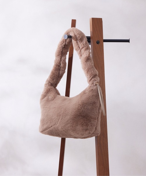 Chez toi(シェトワ)の「エコファーギャザーハンドルBAG(トートバッグ・レディース・ブルー/チャコールグレー/ベージュ・FREE)」の1枚目の写真
