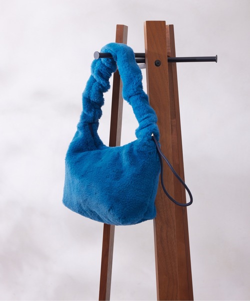 Chez toi(シェトワ)の「エコファーギャザーハンドルBAG(トートバッグ・レディース・ブルー/チャコールグレー/ベージュ・FREE)」の3枚目の写真