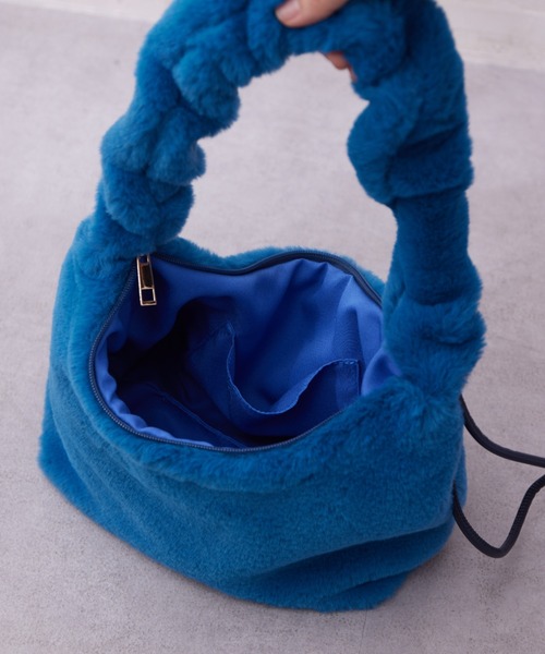 Chez toi(シェトワ)の「エコファーギャザーハンドルBAG(トートバッグ・レディース・ブルー/チャコールグレー/ベージュ・FREE)」の5枚目の写真