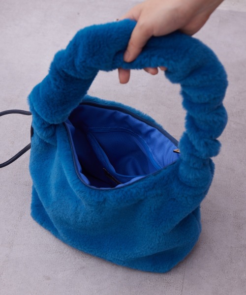 Chez toi(シェトワ)の「エコファーギャザーハンドルBAG(トートバッグ・レディース・ブルー/チャコールグレー/ベージュ・FREE)」の6枚目の写真