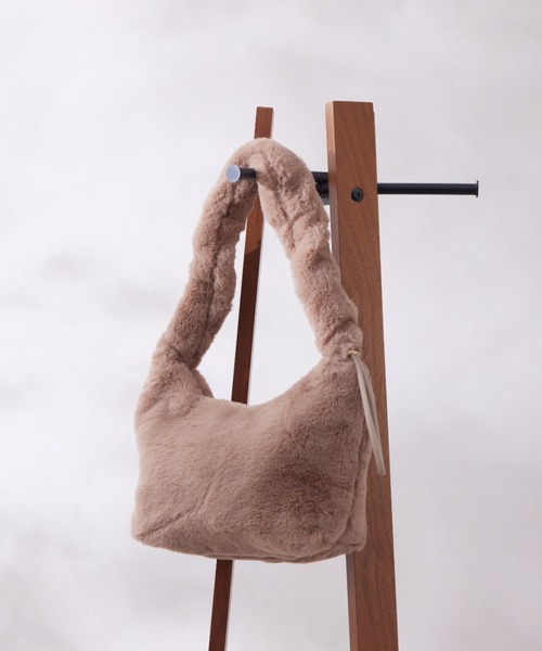 Chez toi(シェトワ)の「エコファーギャザーハンドルBAG(トートバッグ・レディース・ブルー/チャコールグレー/ベージュ・FREE)」の9枚目の写真
