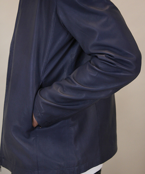 Lui's(ルイス)の「Lui's(ルイス) シングルレザージャケット(ライダースジャケット・メンズ・ネイビー/キャメル/ブラック・LARGE/MEDIUM/SMALL)」の6枚目の写真