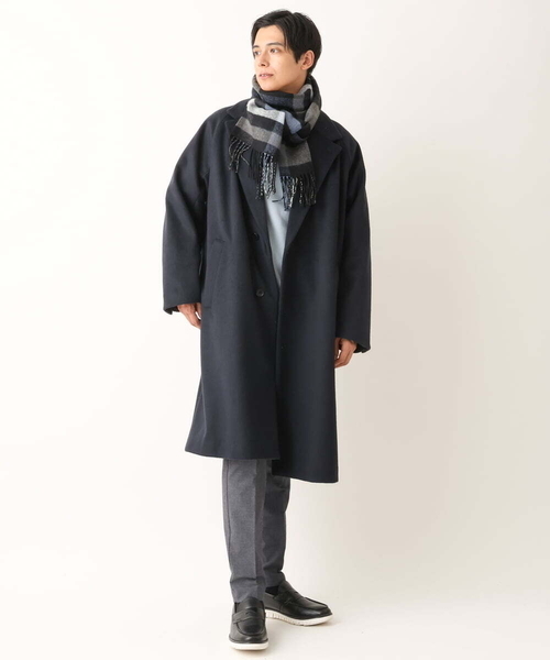 a.v.v(アーヴェヴェ)の「【プレゼントに人気】リバーシブルチェックマフラー(マフラー・メンズ・ネイビー/アイボリー・46)」の9枚目の写真