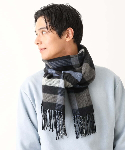 a.v.v(アーヴェヴェ)の「【プレゼントに人気】リバーシブルチェックマフラー(マフラー・メンズ・ネイビー/アイボリー・46)」の14枚目の写真