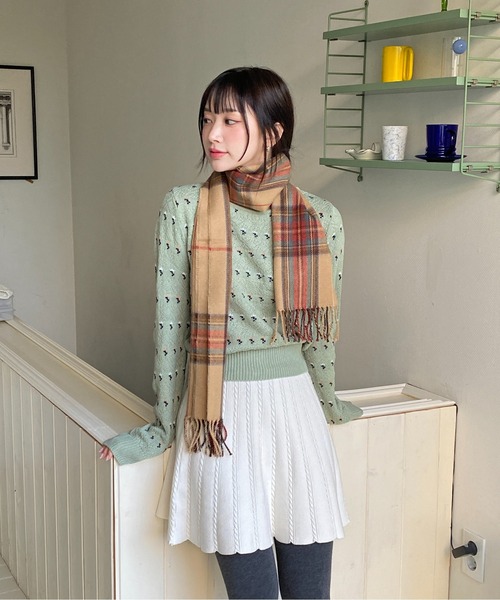 by muni:r（バイ ムニール）の「デイリーポイントチェックマフラー（マフラー・レディース・ベージュ/ネイビー/レッド・ONE SIZE）」の4枚目の写真