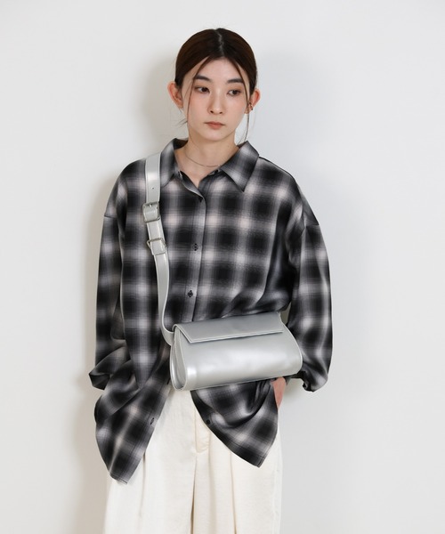 select MOCA(セレクトモカ)の「お気に入り3万件突破!ベルトショルダー横長バッグ(ショルダーバッグ・レディース・カーキ/ブラック/アイボリー/ブラウン/シルバー・FREE)」の5枚目の写真