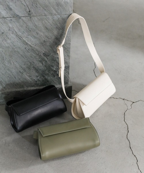 select MOCA(セレクトモカ)の「お気に入り3万件突破!ベルトショルダー横長バッグ(ショルダーバッグ・レディース・カーキ/ブラック/アイボリー/ブラウン/シルバー・FREE)」の6枚目の写真