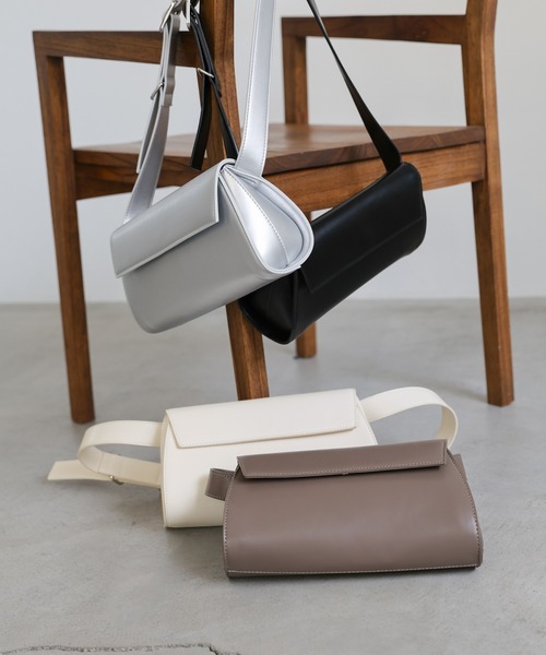 select MOCA(セレクトモカ)の「【定番】ベルトショルダー横長バッグ(ショルダーバッグ・レディース・カーキ/ブラック/アイボリー/ブラウン/シルバー・FREE)」の16枚目の写真