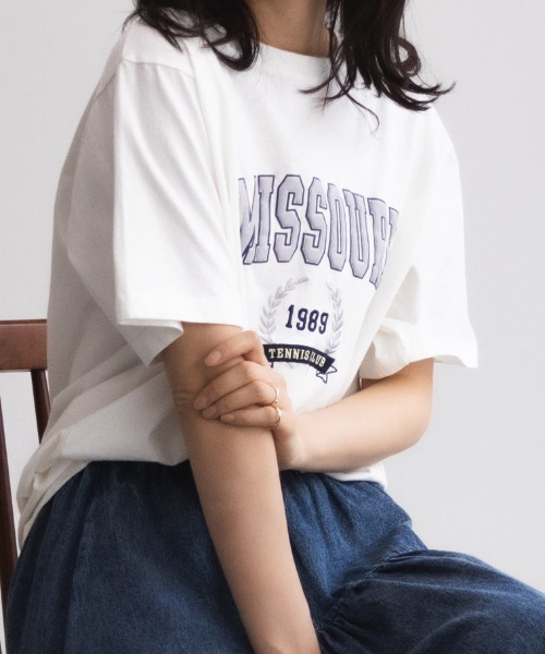 Mac-House(マックハウス)の「GOOD CREW グッドクルー フロスト加工カレッジTシャツ(Tシャツ/カットソー・レディース・イエロー/ネイビー/ホワイト/グリーン/ホワイト系その他/ボルドー・M/L)」の2枚目の写真