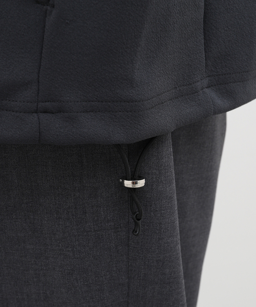 EDIFICE（エディフィス）の「ツイル ジャージー ボンバージャケット（MA-1・メンズ・グレー/ブラック/チョコ・MEDIUM/LARGE）」の4枚目の写真