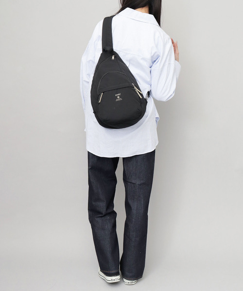 MOIST モイスト 6ポケット スリング クロスボディバッグ A5対応