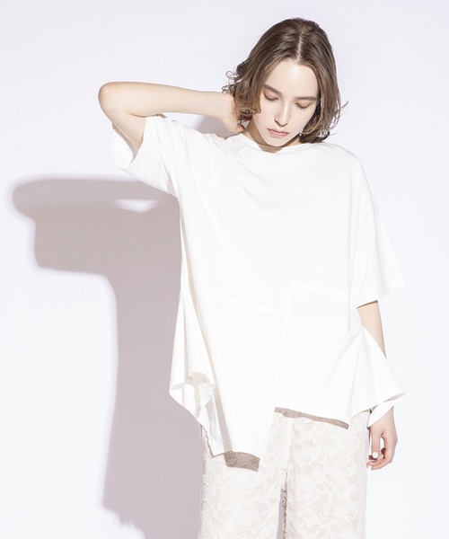 OSMOSIS（オズモーシス）の「イレギュラーヘムTシャツ（Tシャツ/カットソー・レディース・グレー/ブラック/ホワイト/キャメル・ONE SIZE）」の2枚目の写真