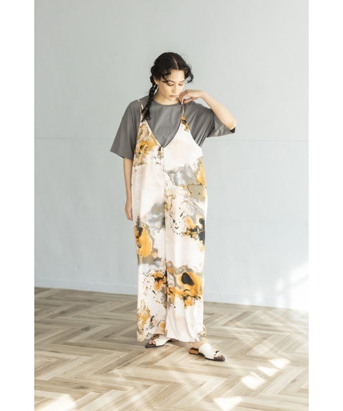 OSMOSIS（オズモーシス）の「イレギュラーヘムTシャツ（Tシャツ/カットソー・レディース・グレー/ブラック/ホワイト/キャメル・ONE SIZE）」の5枚目の写真