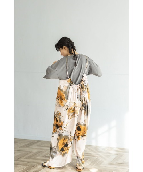 OSMOSIS（オズモーシス）の「イレギュラーヘムTシャツ（Tシャツ/カットソー・レディース・グレー/ブラック/ホワイト/キャメル・ONE SIZE）」の7枚目の写真