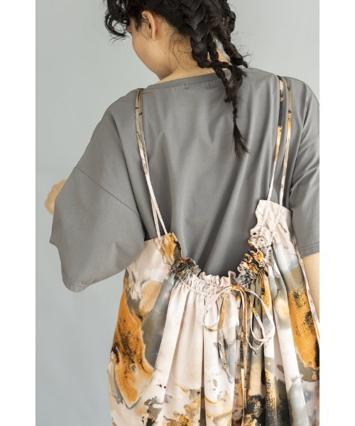 OSMOSIS（オズモーシス）の「イレギュラーヘムTシャツ（Tシャツ/カットソー・レディース・グレー/ブラック/ホワイト/キャメル・ONE SIZE）」の8枚目の写真