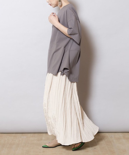 OSMOSIS（オズモーシス）の「イレギュラーヘムTシャツ（Tシャツ/カットソー・レディース・グレー/ブラック/ホワイト/キャメル・ONE SIZE）」の16枚目の写真