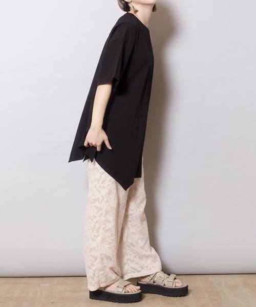 OSMOSIS（オズモーシス）の「イレギュラーヘムTシャツ（Tシャツ/カットソー・レディース・グレー/ブラック/ホワイト/キャメル・ONE SIZE）」の20枚目の写真