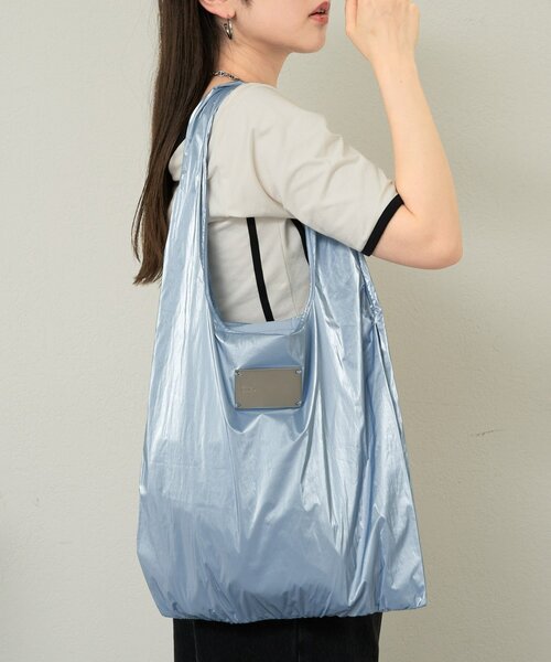 Chico（チコ）の「メタリックロゴマルシェトート（トートバッグ・レディース・ブルー/シルバー/ピンク/ホワイト/ネイビー・FREE）」の3枚目の写真