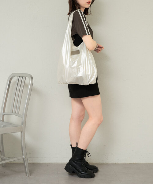 Chico（チコ）の「メタリックロゴマルシェトート（トートバッグ・レディース・ブルー/シルバー/ピンク/ホワイト/ネイビー・FREE）」の6枚目の写真